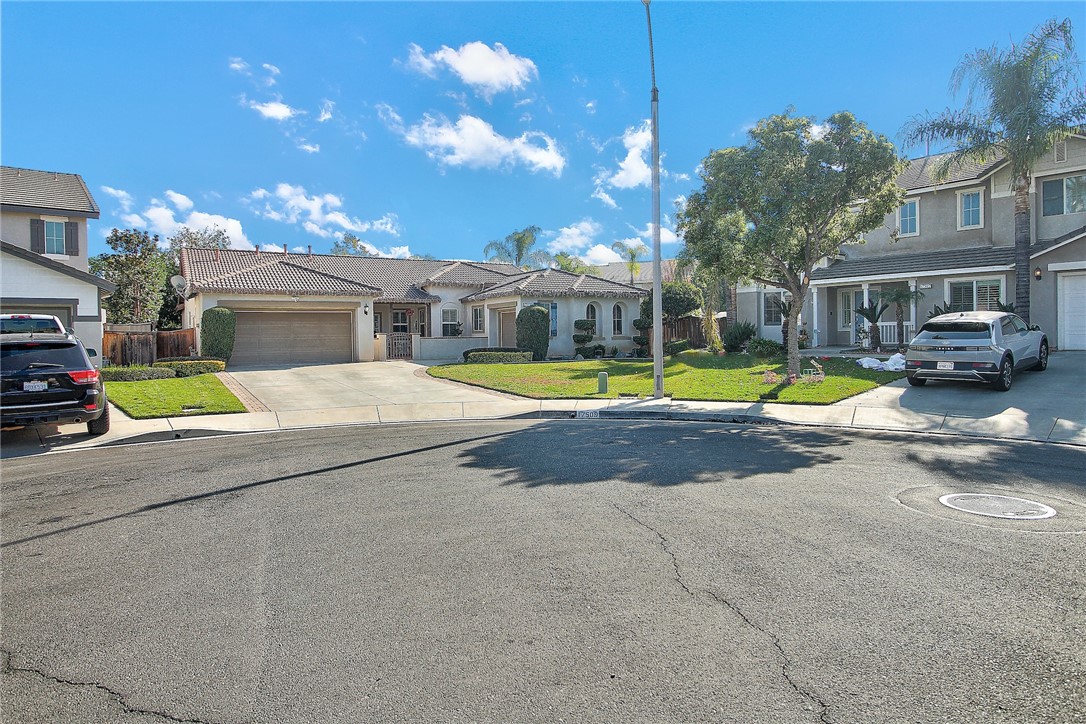 Detail Gallery Image 3 of 61 For 17509 Cedarwood Dr, Riverside,  CA 92503 - 4 Beds | 2/1 Baths