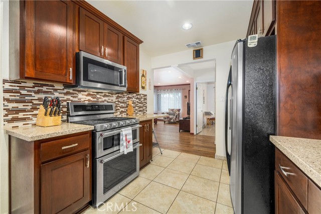 13622 Benfield Avenue, Norwalk CA: https://media.crmls.org/medias/21ac3710-d9aa-4d0b-b6ea-804776a8ec2e.jpg