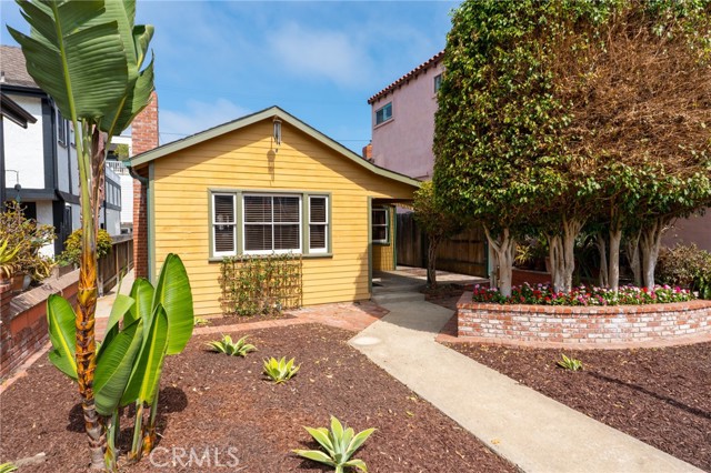 425 30th Street, Manhattan Beach, California 90266, 2 Bedrooms Bedrooms, ,1 BathroomBathrooms,Residential,For Sale,30th,SB25201499