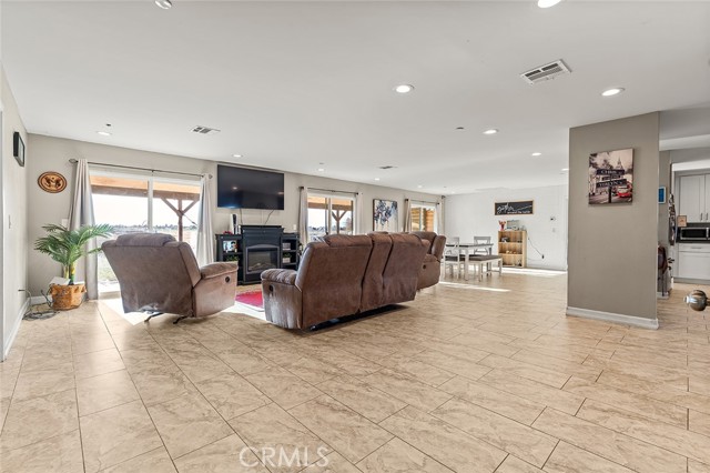 Detail Gallery Image 13 of 40 For 47867 80th, Lancaster,  CA 93536 - 4 Beds | 4 Baths