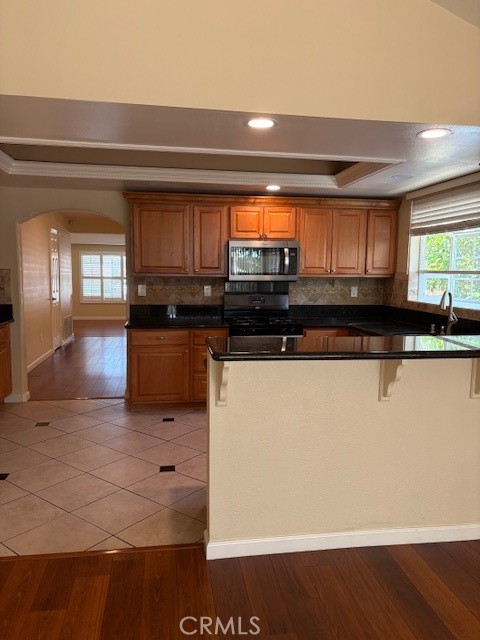 Detail Gallery Image 4 of 14 For 2124 Winterwood Dr, Fullerton,  CA 92833 - 4 Beds | 2 Baths