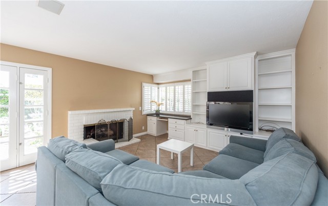 9 Sunrise, Irvine CA: https://media.crmls.org/medias/21af1f6b-a3e2-4f61-bec9-c85b0573bb01.jpg