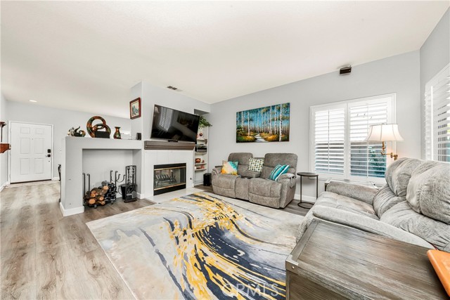 40266 Racquet, Palmdale CA: https://media.crmls.org/medias/21b17e43-45d7-46f8-b153-a44b7a6b95fe.jpg