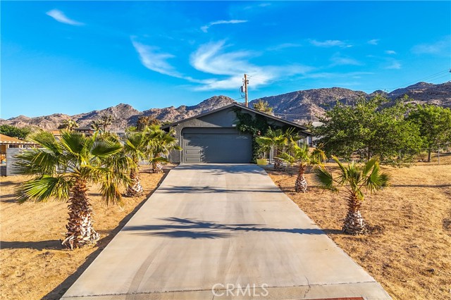 Detail Gallery Image 3 of 50 For 61715 Navajo Trl, Joshua Tree,  CA 92252 - 3 Beds | 2 Baths