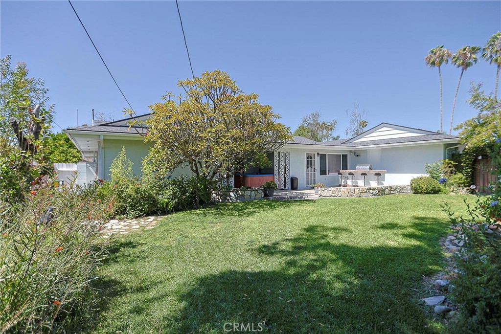 https://media.crmls.org/medias/21b322e7-0807-4628-9023-304928a4f7cd.jpg?preset=X-Large