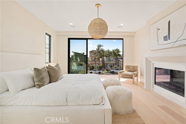 506 12th, Huntington Beach CA: https://media.crmls.org/medias/21b39248-be5f-441a-b2f4-c2aefaefa52c.jpg