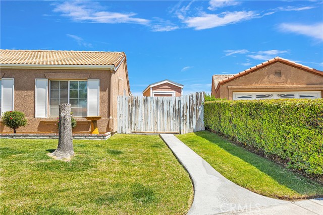 Detail Gallery Image 4 of 38 For 12231 Jason Ln, Victorville,  CA 92395 - 3 Beds | 2 Baths