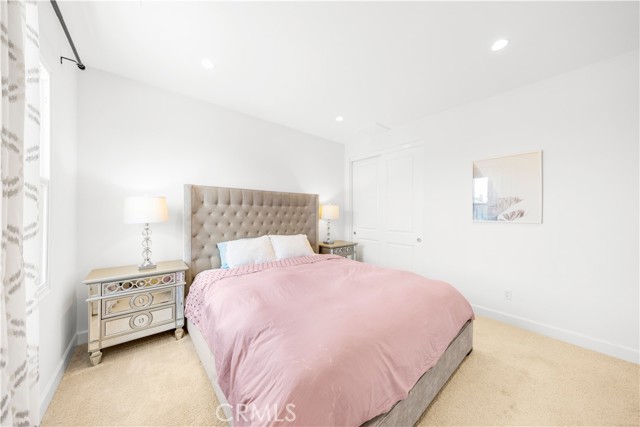 61 Belfast, Irvine CA: https://media.crmls.org/medias/21b45331-31a9-47ee-8d7f-e0f6a3cd802d.jpg