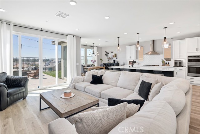 39463 Dayspring Way, Temecula CA: https://media.crmls.org/medias/21b518c9-cca3-4cf7-a0c6-a2a8ae58df0c.jpg