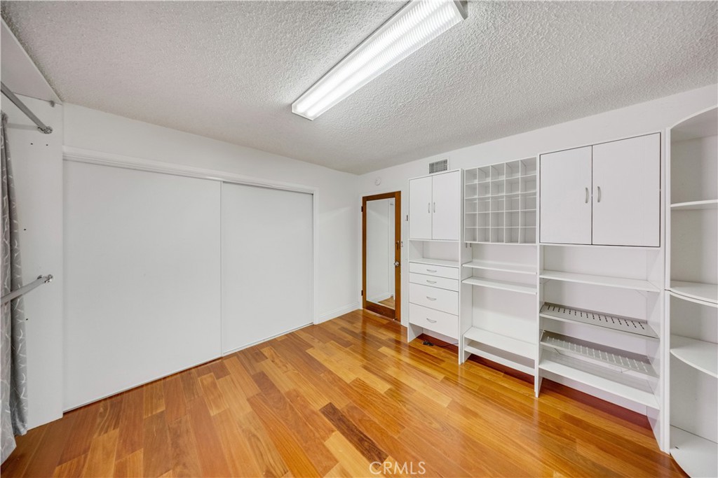 https://media.crmls.org/medias/21b5211d-9642-4b04-b595-6c58b15eaf17.jpg?preset=X-Large