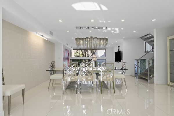 Detail Gallery Image 10 of 21 For 5315 White Oak #M,  Encino,  CA 91316 - 3 Beds | 3 Baths