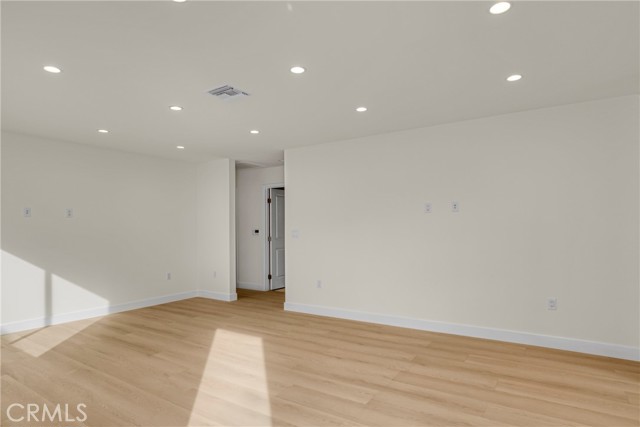 Detail Gallery Image 26 of 39 For 7040 Tyrone Ave, Van Nuys,  CA 91405 - 6 Beds | 4/1 Baths