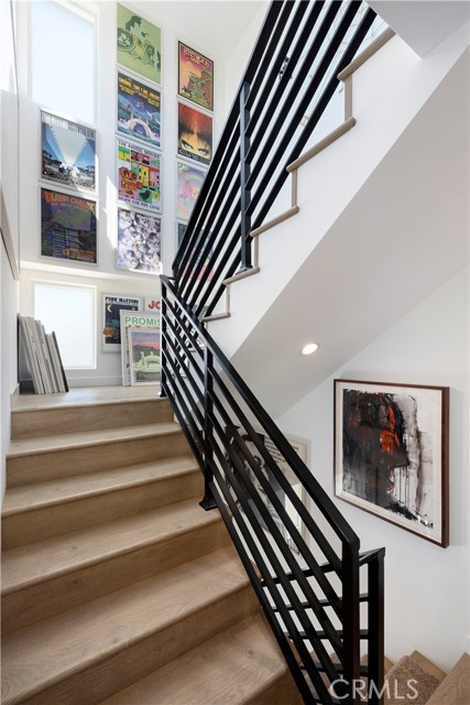 922 N Ridgewood Pl, Los Angeles CA: https://media.crmls.org/medias/21b66f02-4beb-49d7-a940-e9fd479189db.jpg