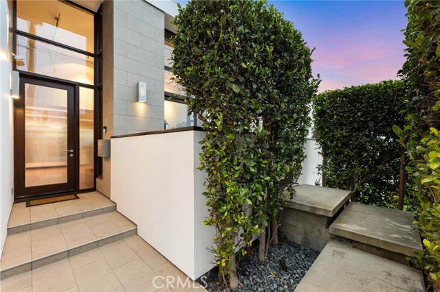 2114 Manhattan Ave, Hermosa Beach CA: https://media.crmls.org/medias/21b67cc5-3d62-4ad5-8c5e-1633cc56441e.jpg