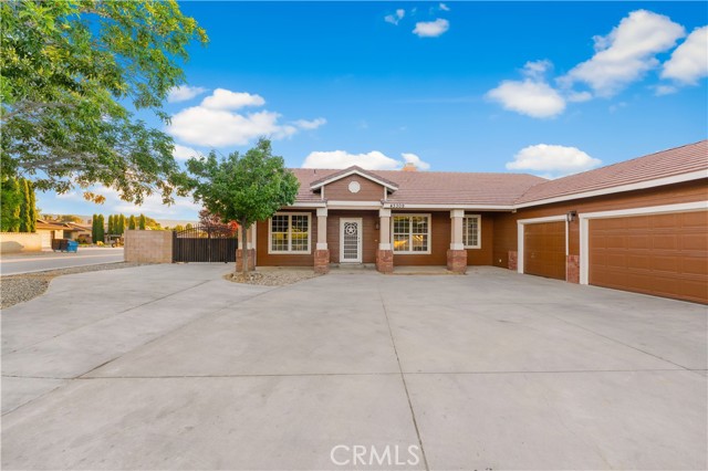 43309 45th W Street, Lancaster CA: https://media.crmls.org/medias/21b6aaa1-2dde-4de5-a855-ede29d4c9789.jpg