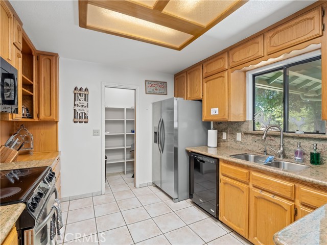 Detail Gallery Image 17 of 65 For 52092 Road 423, Oakhurst,  CA 93644 - 5 Beds | 3 Baths