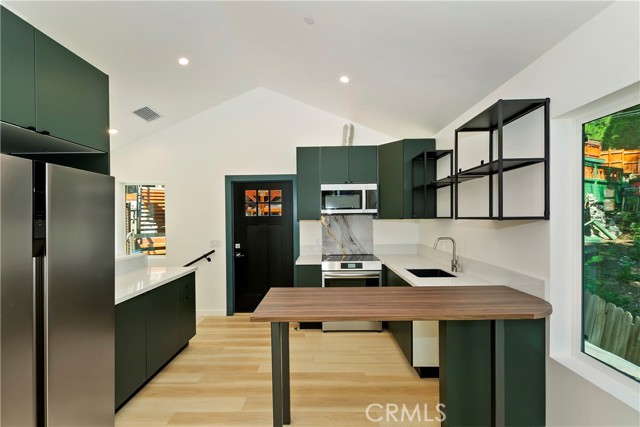 Detail Gallery Image 5 of 46 For 441 Oriole Dr #3,  Twin Peaks,  CA 92391 - 3 Beds | 1/1 Baths