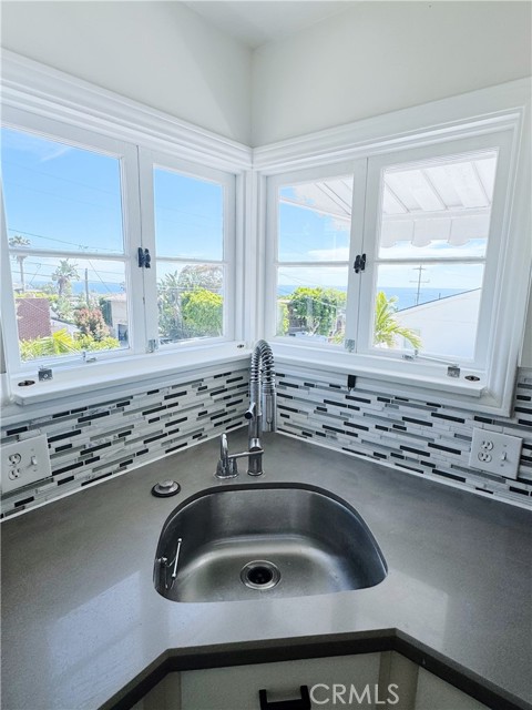 Detail Gallery Image 9 of 50 For 31865 8th, Laguna Beach,  CA 92651 - 3 Beds | 1/1 Baths