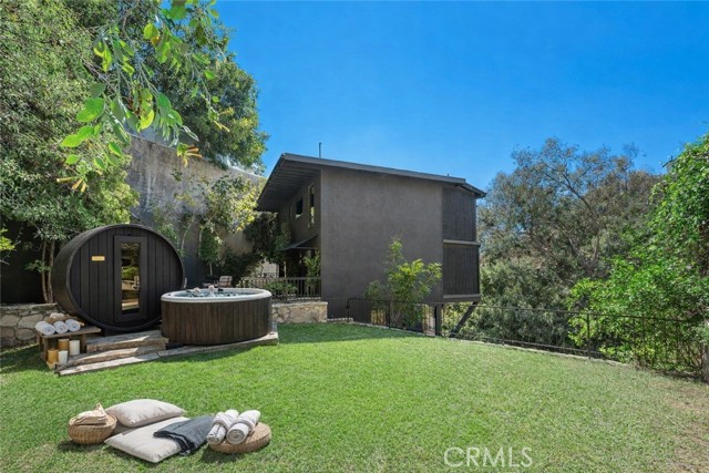 Detail Gallery Image 3 of 36 For 1782 Viewmont Dr, Los Angeles,  CA 90069 - 3 Beds | 4/1 Baths