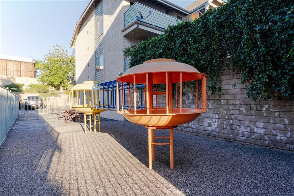 https://media.crmls.org/medias/21b87890-a5a2-40d7-8330-bc9f7b18d510.jpg?preset=X-Large