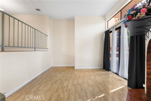 Detail Gallery Image 5 of 52 For 21054 Parthenia #11,  Canoga Park,  CA 91304 - 3 Beds | 3 Baths