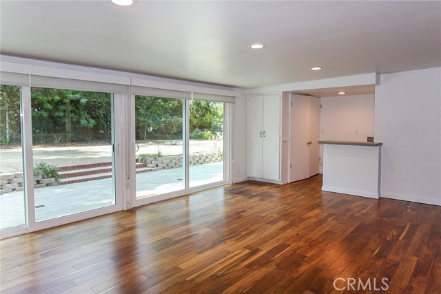 Detail Gallery Image 5 of 25 For 19756 Collier St, Woodland Hills,  CA 91364 - 4 Beds | 2/1 Baths