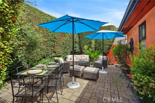 103 Yorktown, Newport Beach CA: https://media.crmls.org/medias/21b95f39-71d6-4768-8739-48cb917c8718.jpg