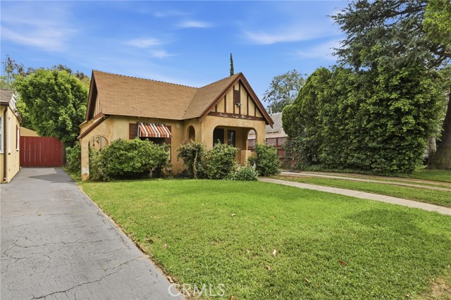 Detail Gallery Image 4 of 26 For 4720 Denny, Toluca Lake,  CA 91602 - 2 Beds | 1 Baths