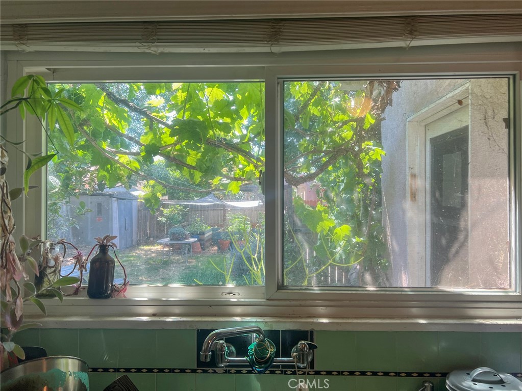 https://media.crmls.org/medias/21bada37-22d4-4758-9816-d90abe0067c8.jpg?preset=X-Large