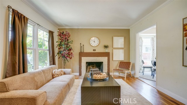 525 N Mariposa Street, Burbank CA: https://media.crmls.org/medias/21bb3101-3722-421e-92d3-649463667264.jpg