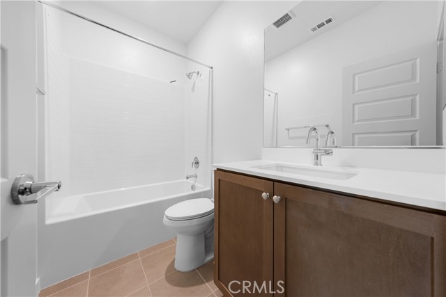 Detail Gallery Image 18 of 26 For 555 via Vallarta, Camarillo,  CA 93012 - 3 Beds | 2/2 Baths