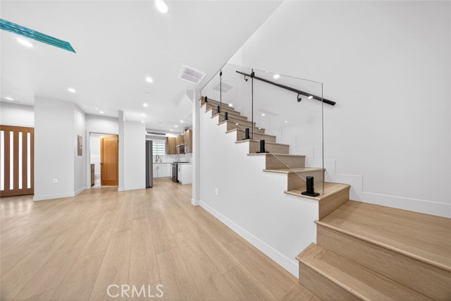 Detail Gallery Image 4 of 31 For 8334 Calvin Ave, Northridge,  CA 91324 - 2 Beds | 3 Baths