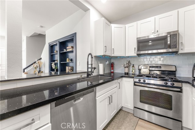 Detail Gallery Image 8 of 53 For 430 E Spruce #65,  Inglewood,  CA 90301 - 2 Beds | 2/1 Baths