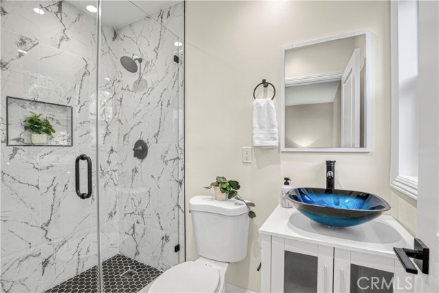 Detail Gallery Image 20 of 35 For 19120 Bessemer, Tarzana,  CA 91335 - 4 Beds | 3 Baths