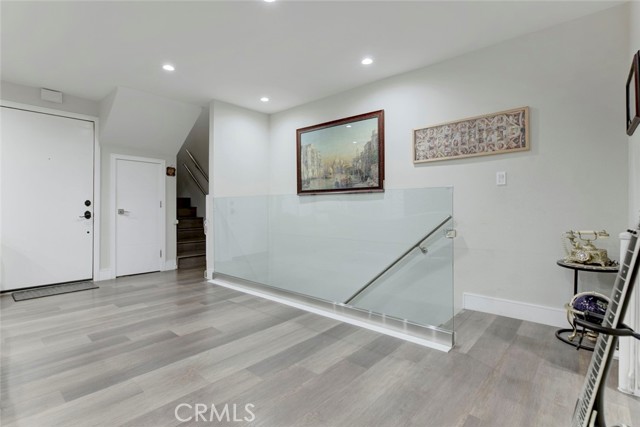 Detail Gallery Image 11 of 41 For 1881 Alpha Rd #17,  Glendale,  CA 91208 - 2 Beds | 3 Baths