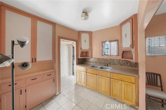 3825 Liberty Boulevard, South Gate CA: https://media.crmls.org/medias/21bee18f-4838-4a4b-8c95-a5c9f9da880a.jpg