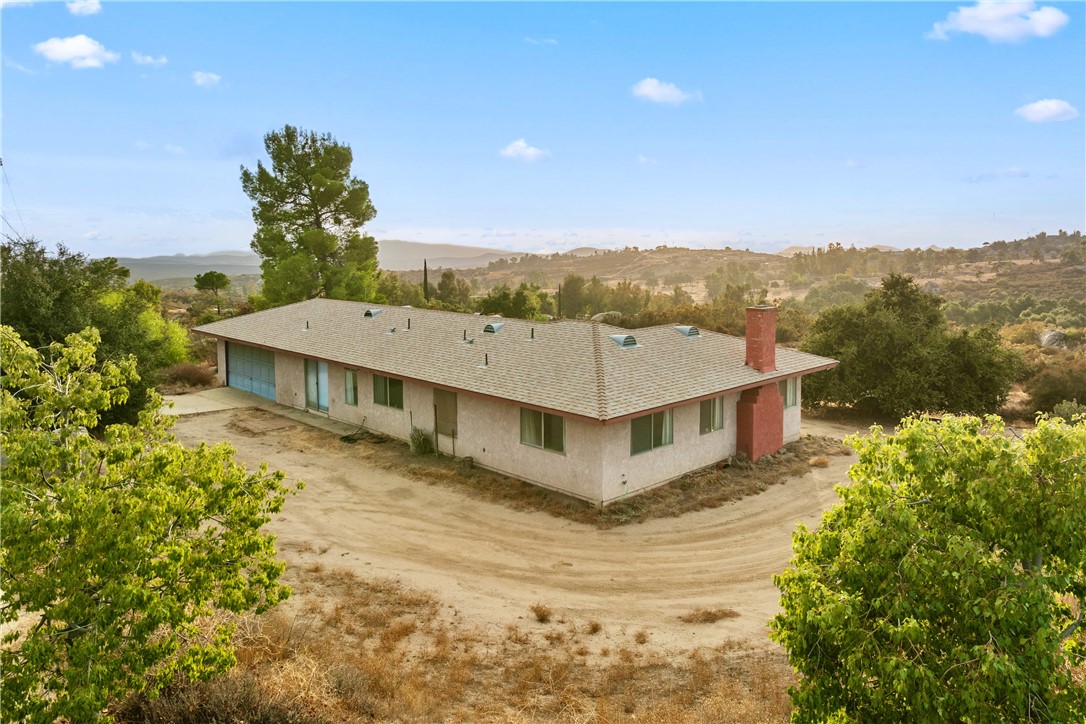 Detail Gallery Image 2 of 49 For 44155 Norma Ln, Hemet,  CA 92544 - 3 Beds | 2 Baths