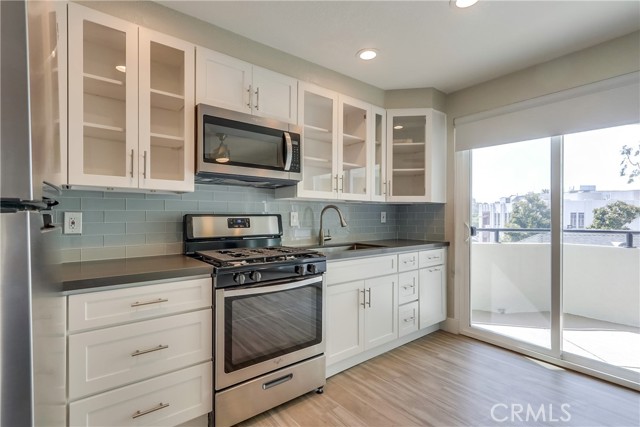 Detail Gallery Image 5 of 24 For 312 Broadway #6,  Laguna Beach,  CA 92651 - 1 Beds | 1 Baths