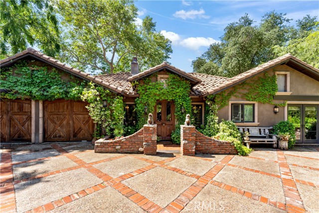 302 W Carter Avenue, Sierra Madre CA: https://media.crmls.org/medias/21c206f1-4b12-47bb-978e-bd198256a772.jpg