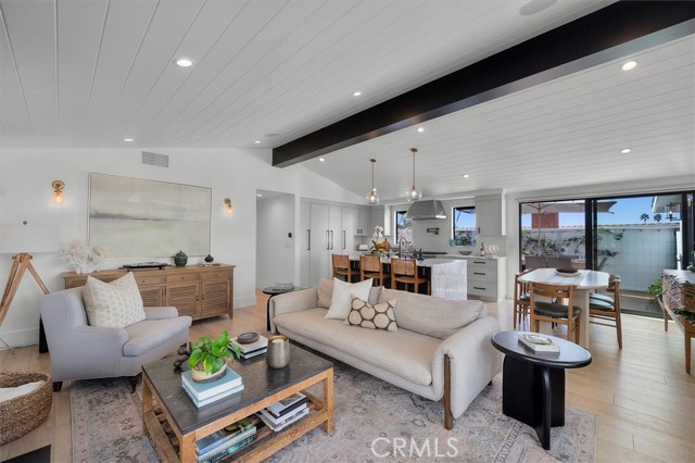 3212 N Poinsettia Avenue, Manhattan Beach CA: https://media.crmls.org/medias/21c2b7fb-eb0b-4874-b952-214a55232fce.jpg