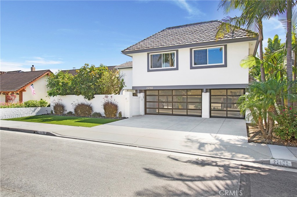 MLS #OC25163421 img 2