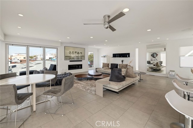 232 32nd Place, Manhattan Beach CA: https://media.crmls.org/medias/21c2dcc8-7171-43f0-b429-7f3402a1c4f8.jpg