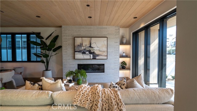 Detail Gallery Image 4 of 24 For 519 Narcissus Ave, Corona Del Mar,  CA 92625 - 3 Beds | 3 Baths