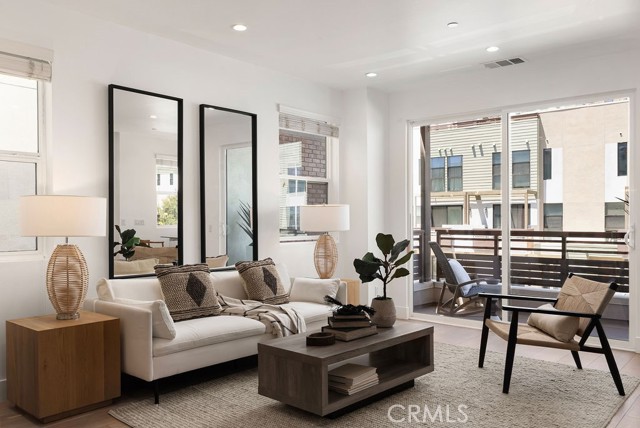 608 Malibu, Costa Mesa CA: https://media.crmls.org/medias/21c4ee00-75aa-44ef-b7e7-df8a184e194c.jpg