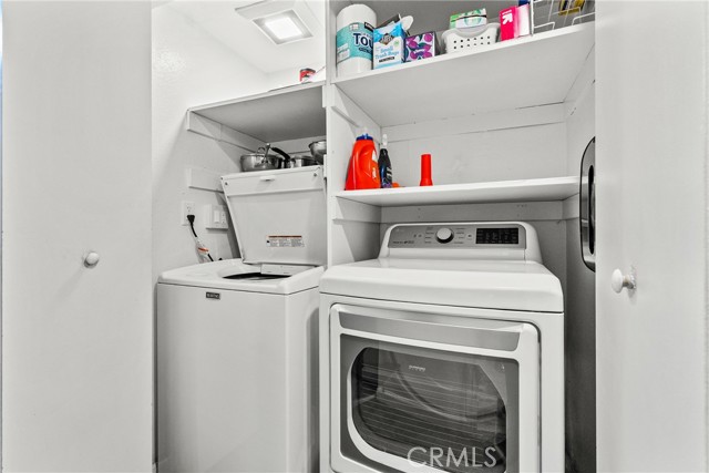 Detail Gallery Image 8 of 24 For 22123 Burbank Blvd #2, Woodland Hills,  CA 91367 - 3 Beds | 2/1 Baths