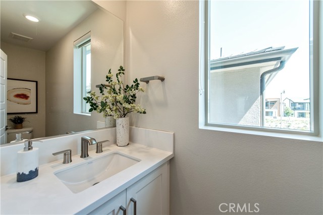 354 Chorus, Irvine, California 92618, 3 Bedrooms Bedrooms, ,3 BathroomsBathrooms,Condominium,For Sale,Chorus,OC24155661