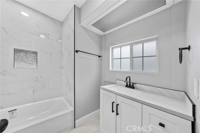 2933 E Levelglen Drive, West Covina CA: https://media.crmls.org/medias/21c6c5cd-a7b2-4f41-b03a-08b4143ee17c.jpg