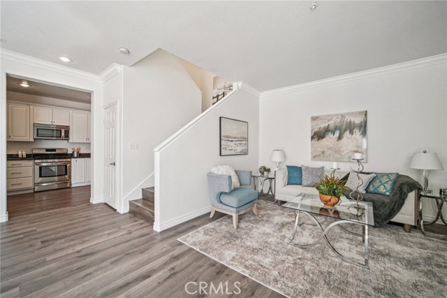 Detail Gallery Image 7 of 33 For 3406 E. Lochleven Ln. #B,  Orange,  CA 92869 - 3 Beds | 2/1 Baths