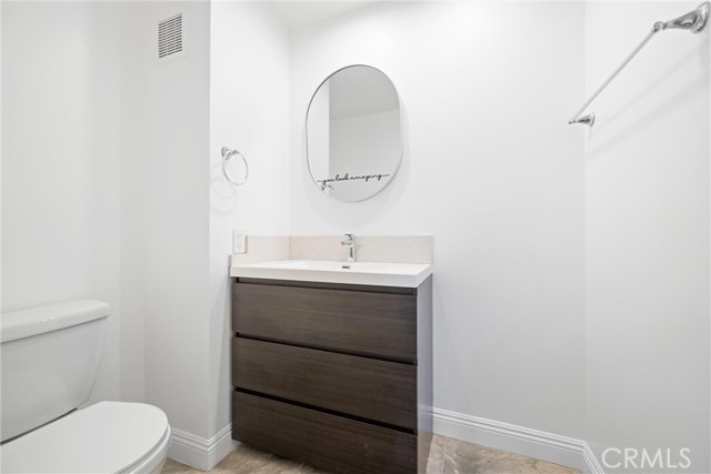 5335 White Oak Avenue, Encino CA: https://media.crmls.org/medias/21c7ede0-1b6a-4a8c-ace8-7f848dcdd6b0.jpg
