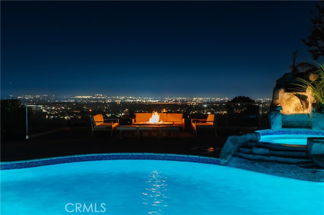 4935 Calvin Avenue, Tarzana CA: https://media.crmls.org/medias/21c8cbf8-88e2-4afb-9a57-0065b950e281.jpg